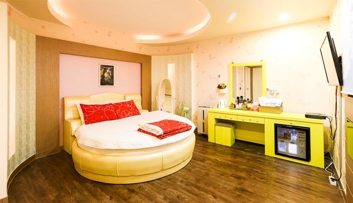 Hole In One Hotel Sacheon Bilik gambar